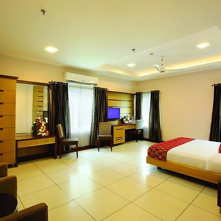 Hotel Aswathy Kodungallūr Kültér fotó