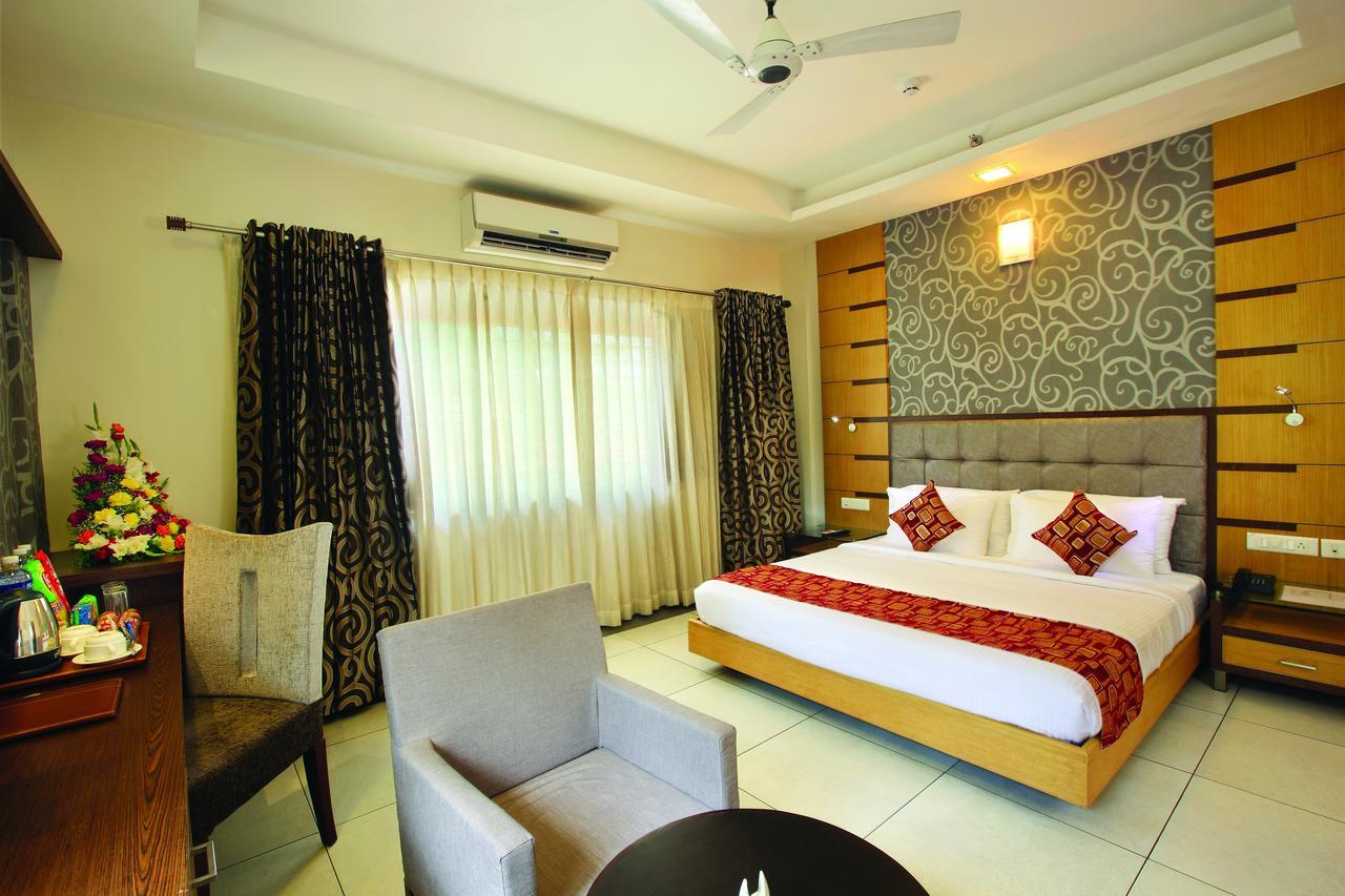 Hotel Aswathy Kodungallūr Kültér fotó
