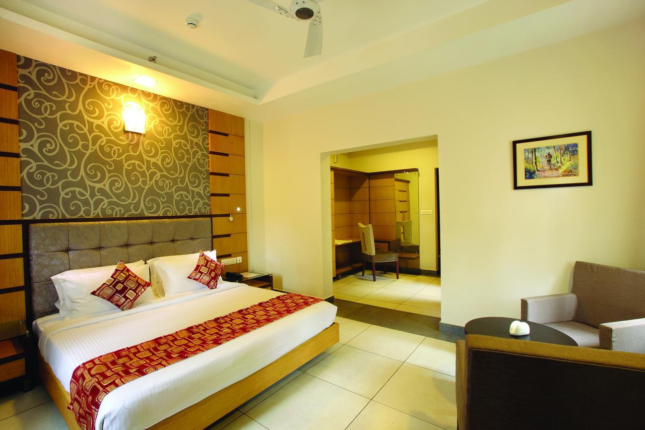 Hotel Aswathy Kodungallūr Kültér fotó