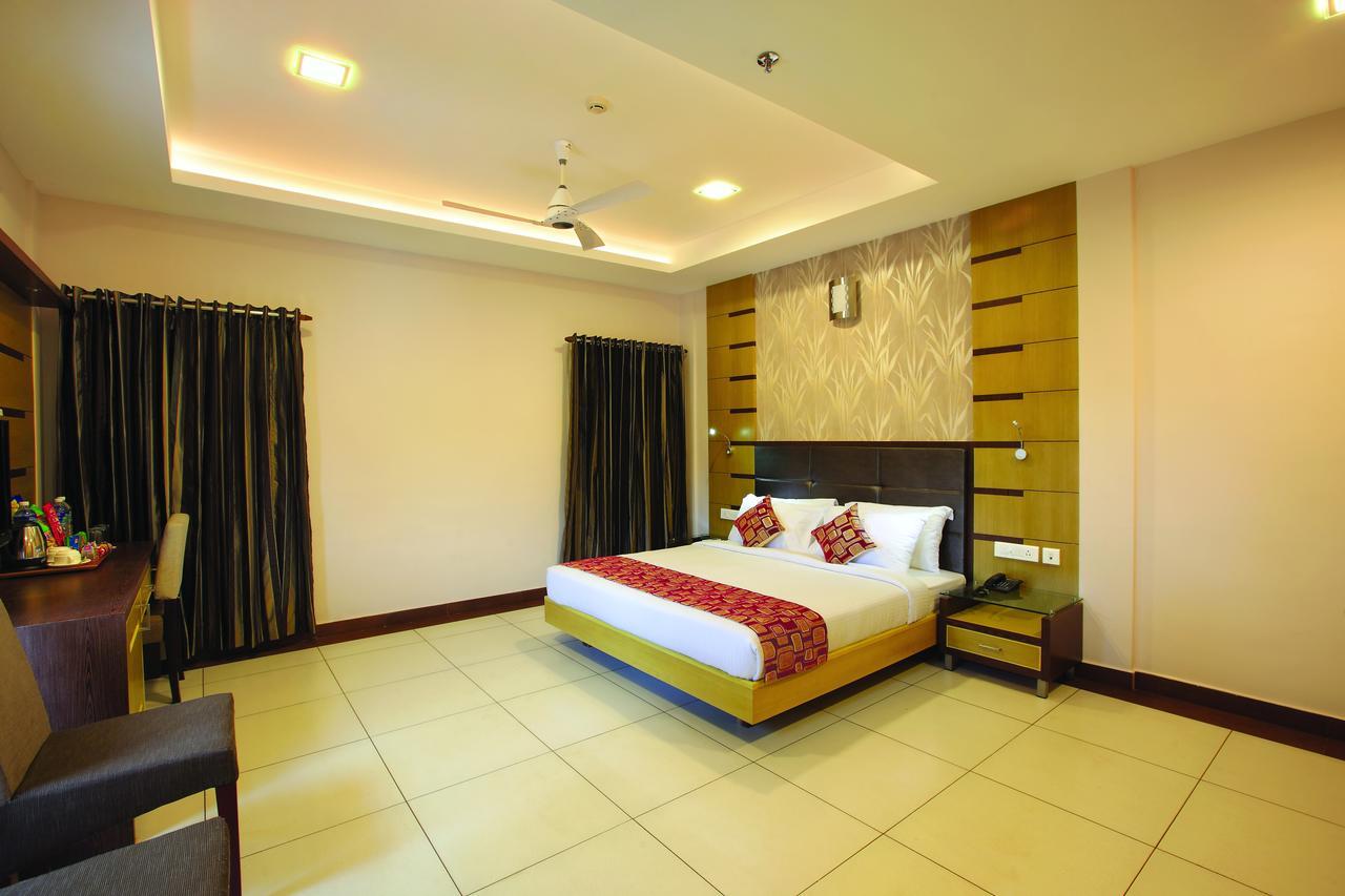 Hotel Aswathy Kodungallūr Kültér fotó
