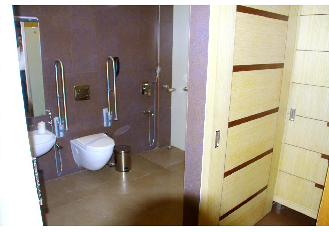 Hotel Aswathy Kodungallūr Kültér fotó